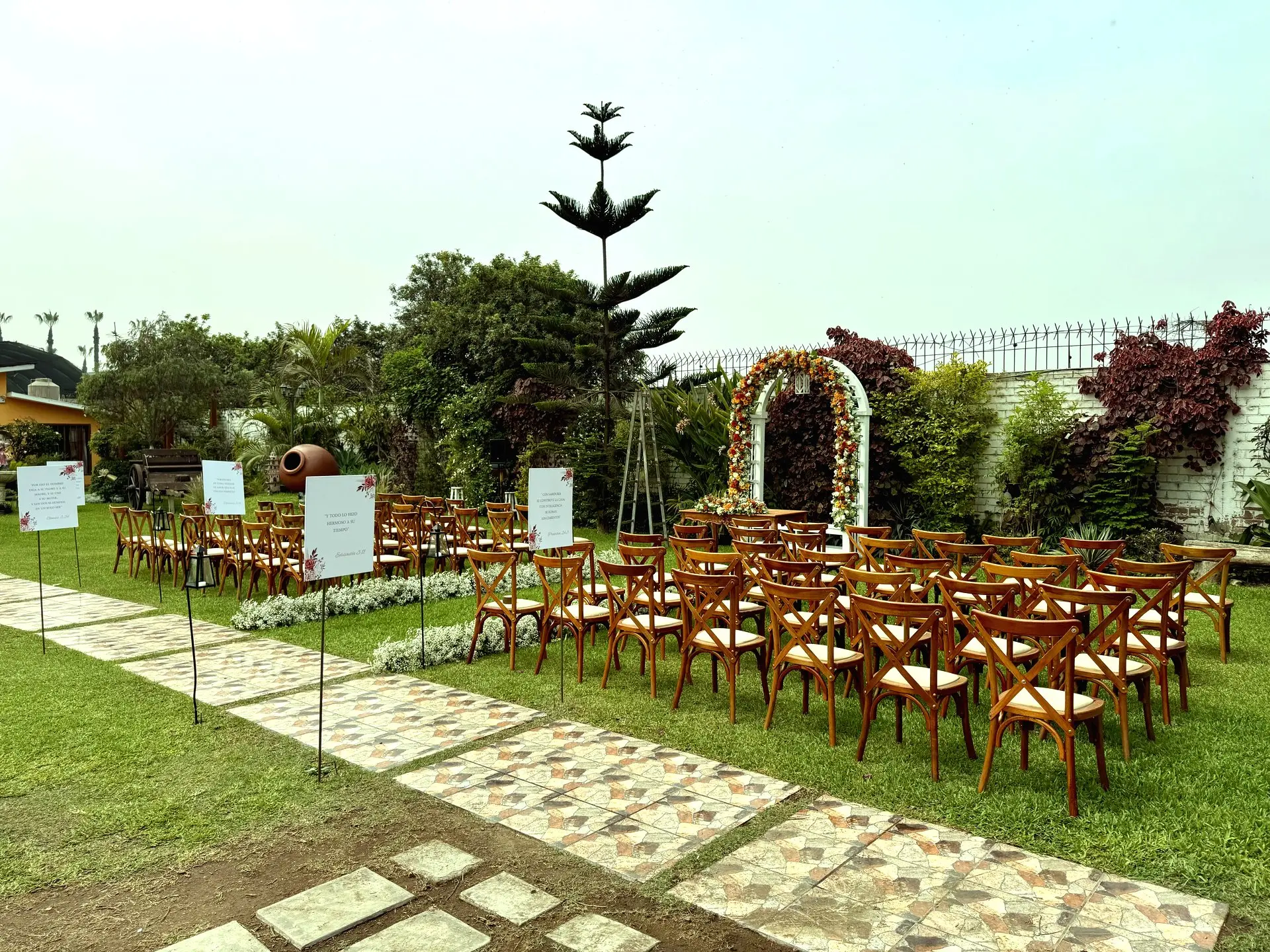 Jardín para ceremonia al aire libre de Casa Villa Marlene