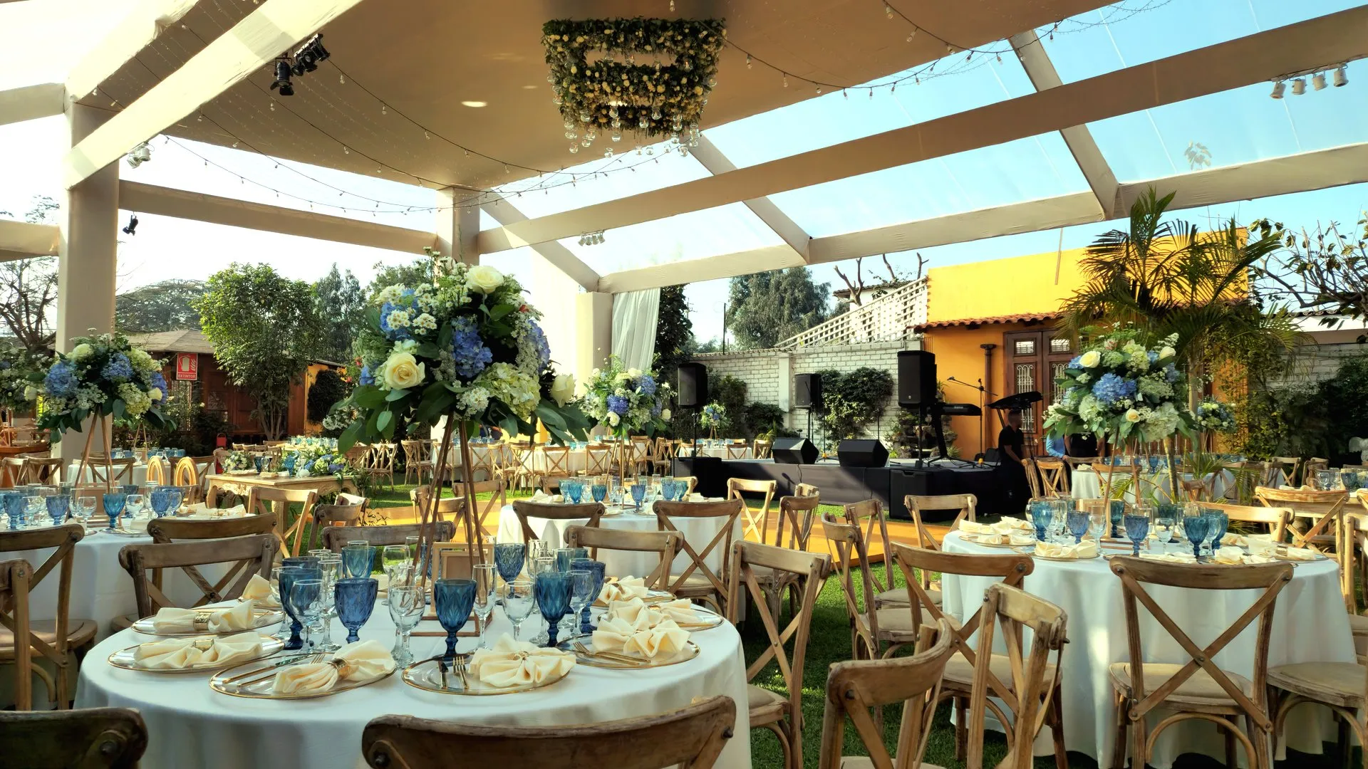 Jardín Principal de Casa Villa Marlene listo para ceremonia y recepción