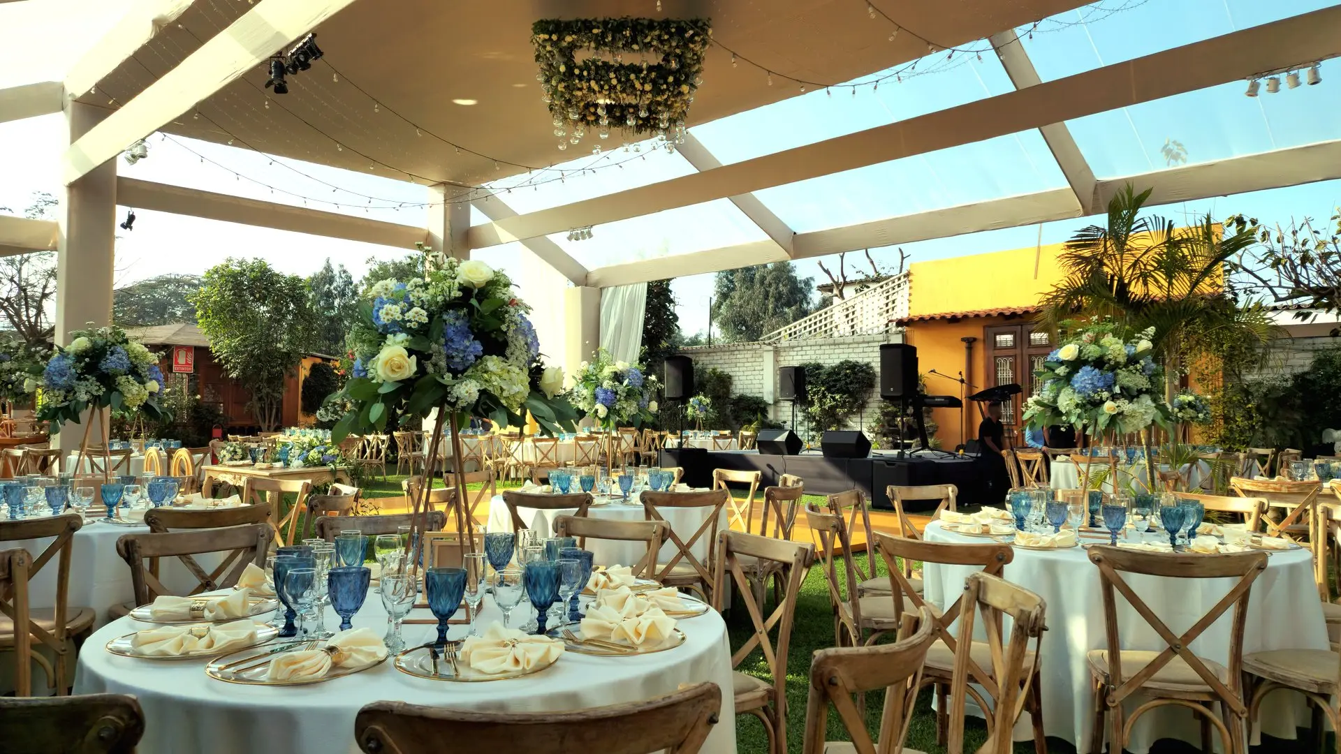 Jardín Principal de Casa Villa Marlene listo para ceremonia y recepción
